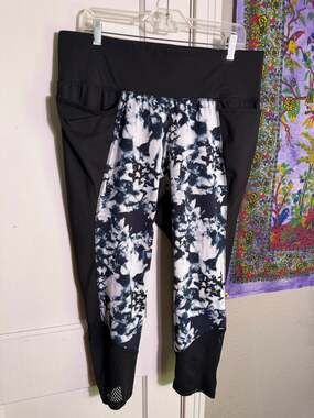 Livi Active Cropped Leggings Black Floral Womens 18/20 Pockets Mesh
